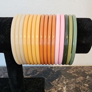 Vintage Plastic Bangle Lot (16 Pieces) – Untested – Retro 60s 70s 80s Stacker